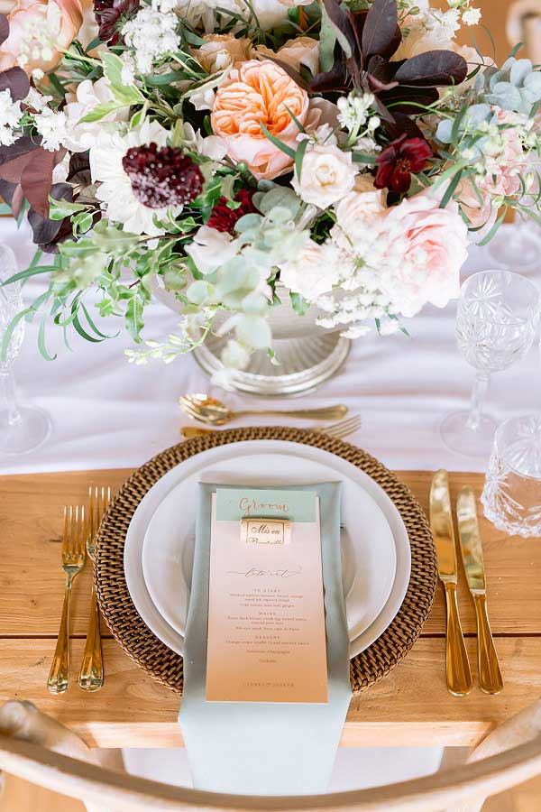 Table-setting-at-micro-wedding