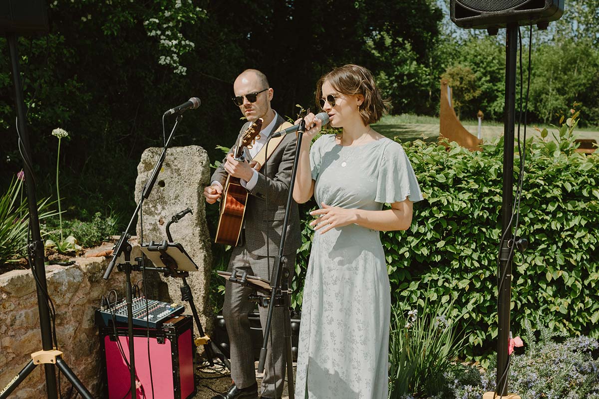 Outdoor Spring wedding music