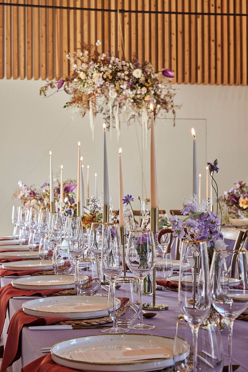 Barn_Wedding_Table_Settings