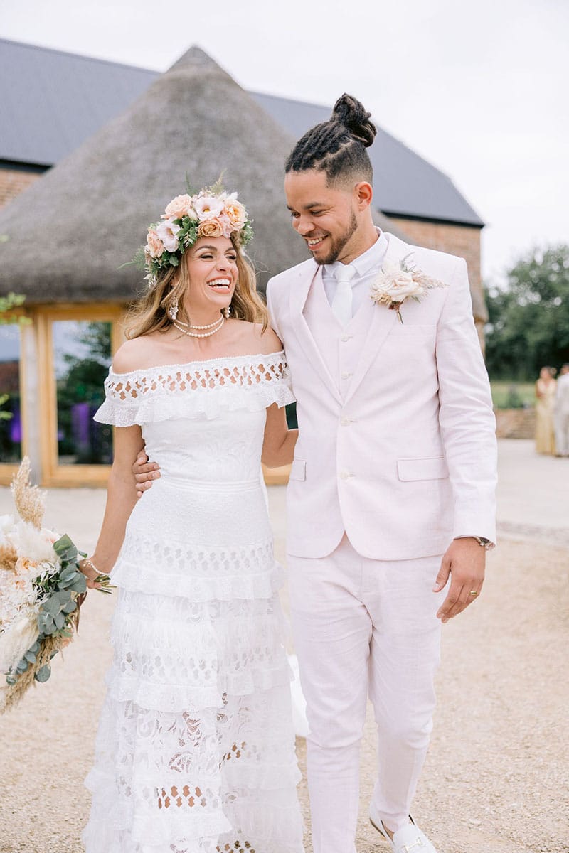 Rural_Barn_Wedding_Couple