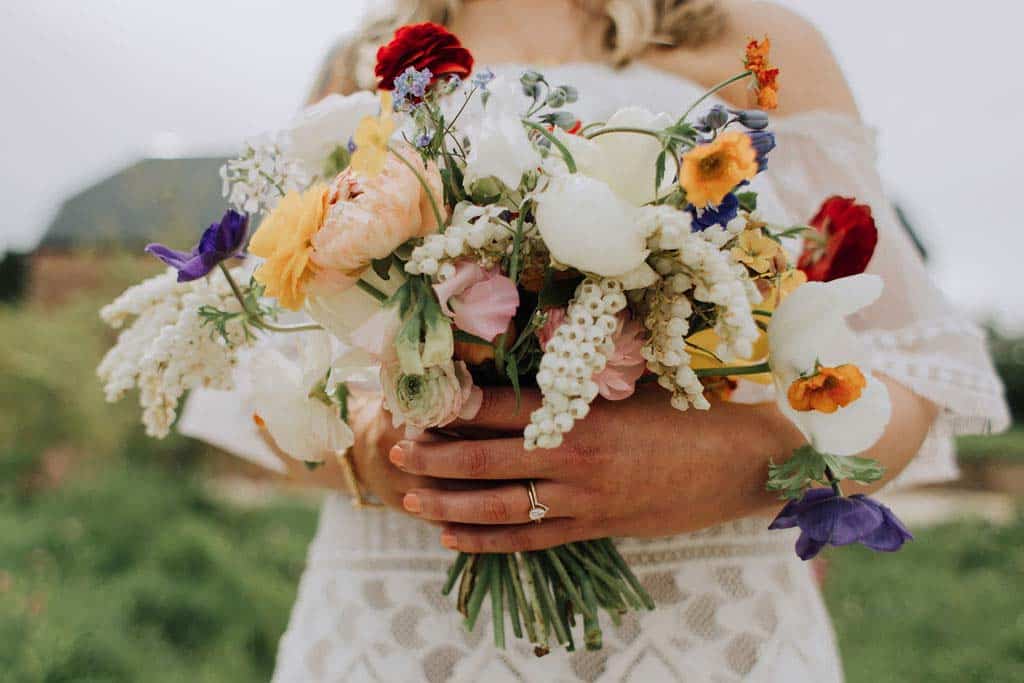 28-Elopement-wedding-bridal-bouquet