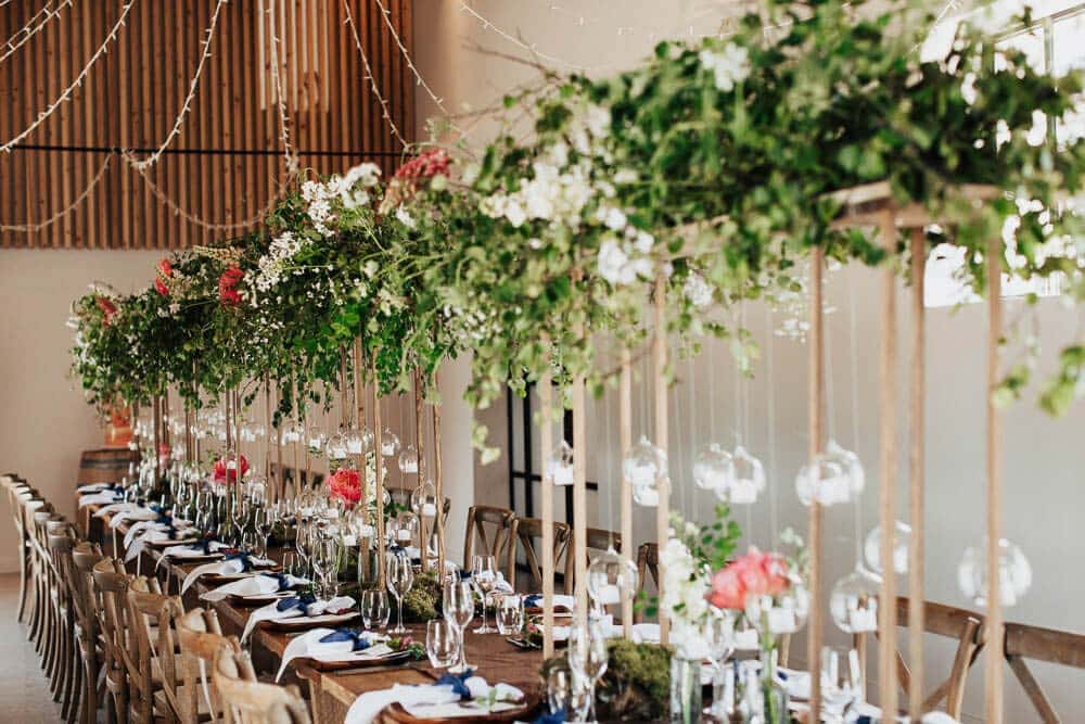 44-Wedding-barn-stunning-table-setting
