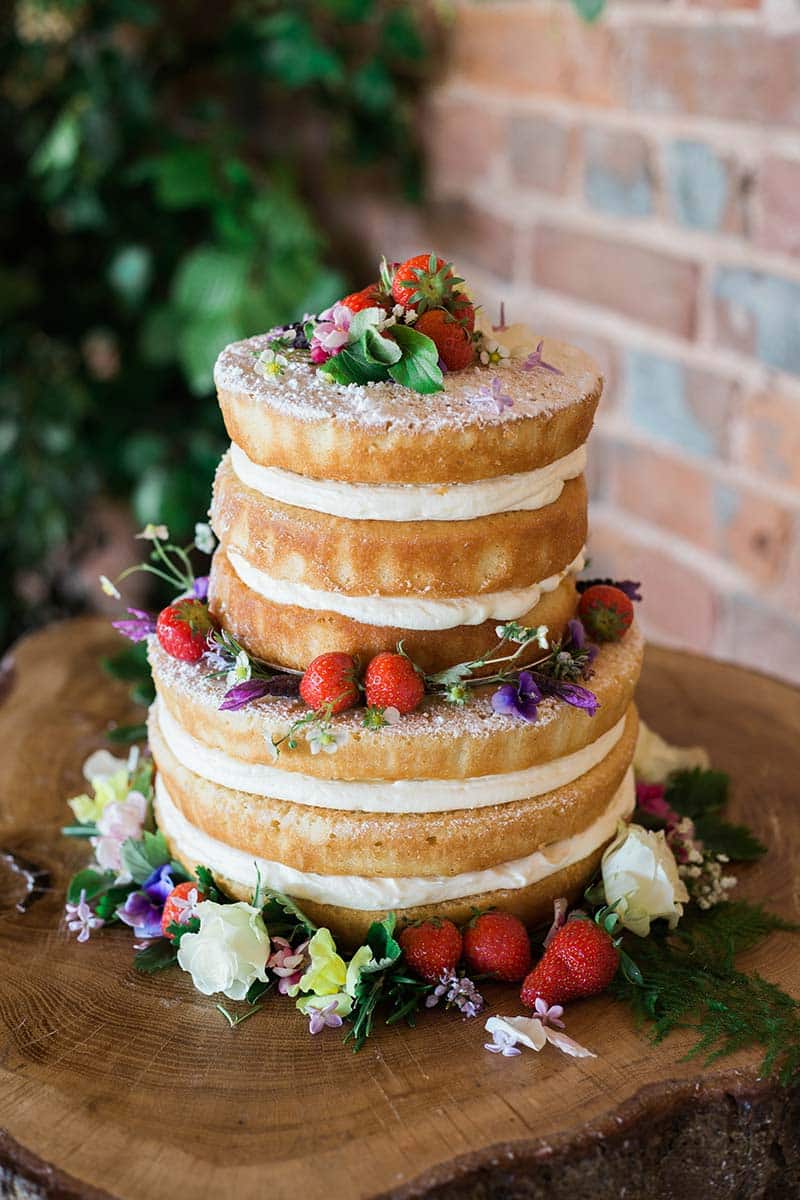 Intimate-wedding-venue-close-up-of-wedding-cake