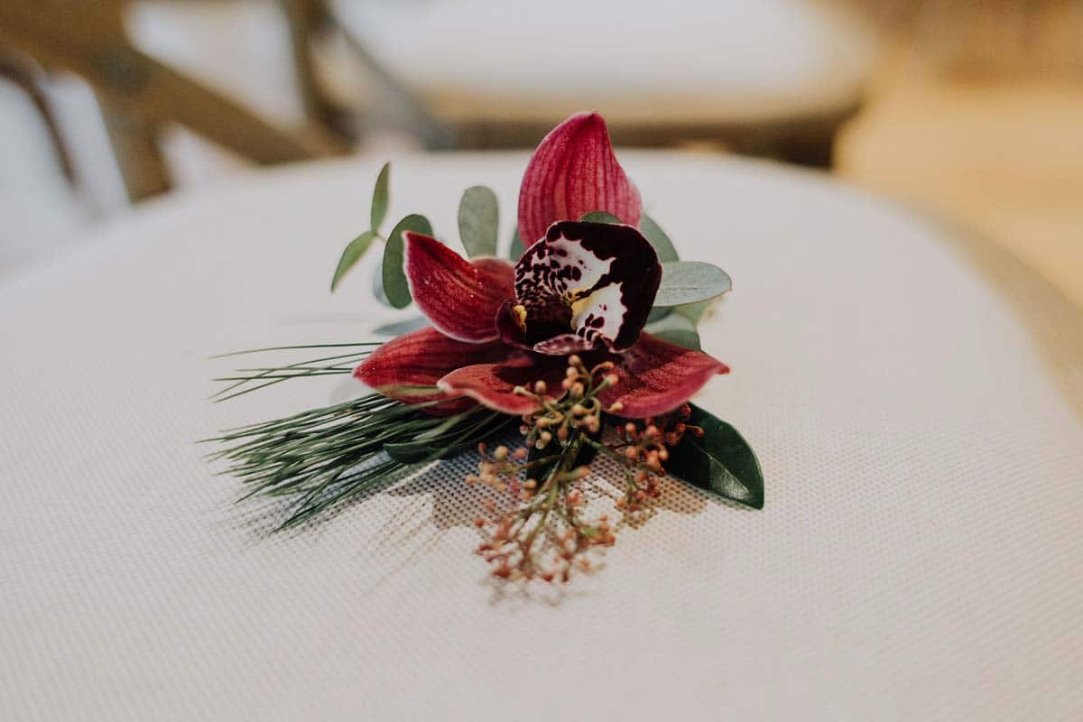 Modern-Wedding-Buttonhole