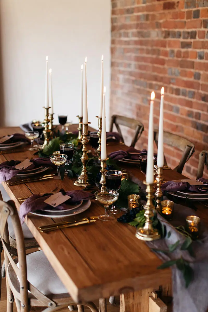 Wedding table setting ideas in the round house