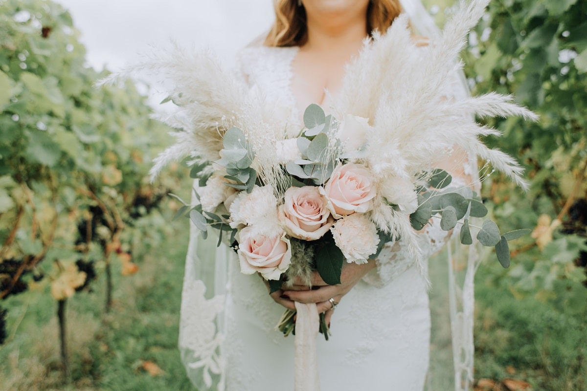 Brickhouse_Vineyard-small_wedding_bride