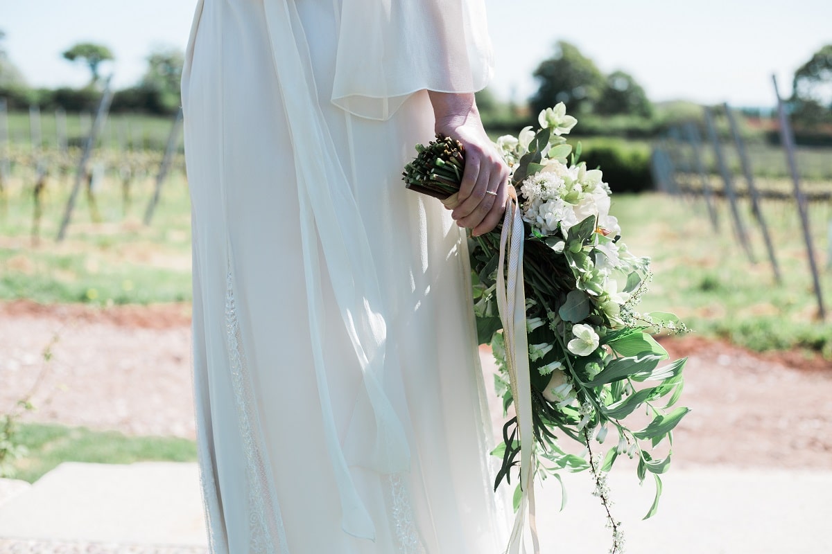small_wedding_brides_bouquet